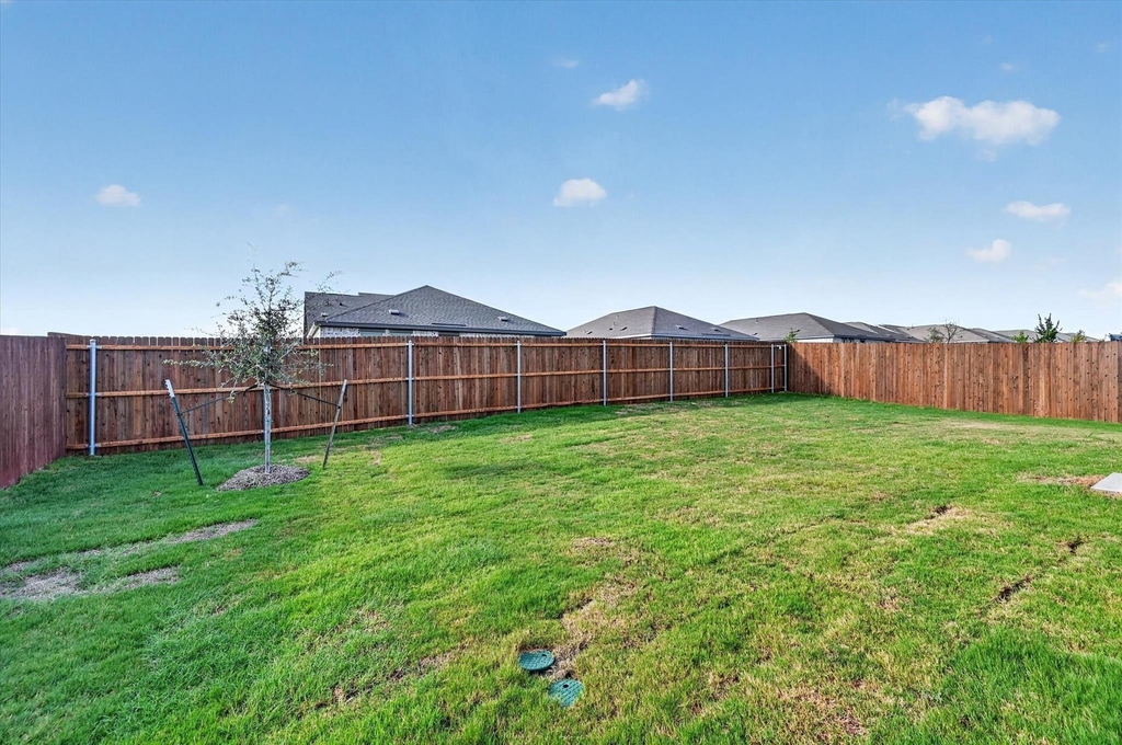 624 W Criner Street - Photo 24