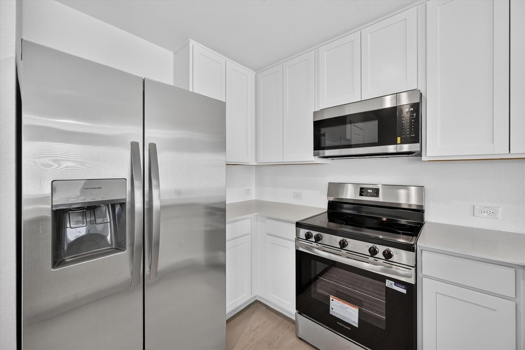 624 W Criner Street - Photo 8