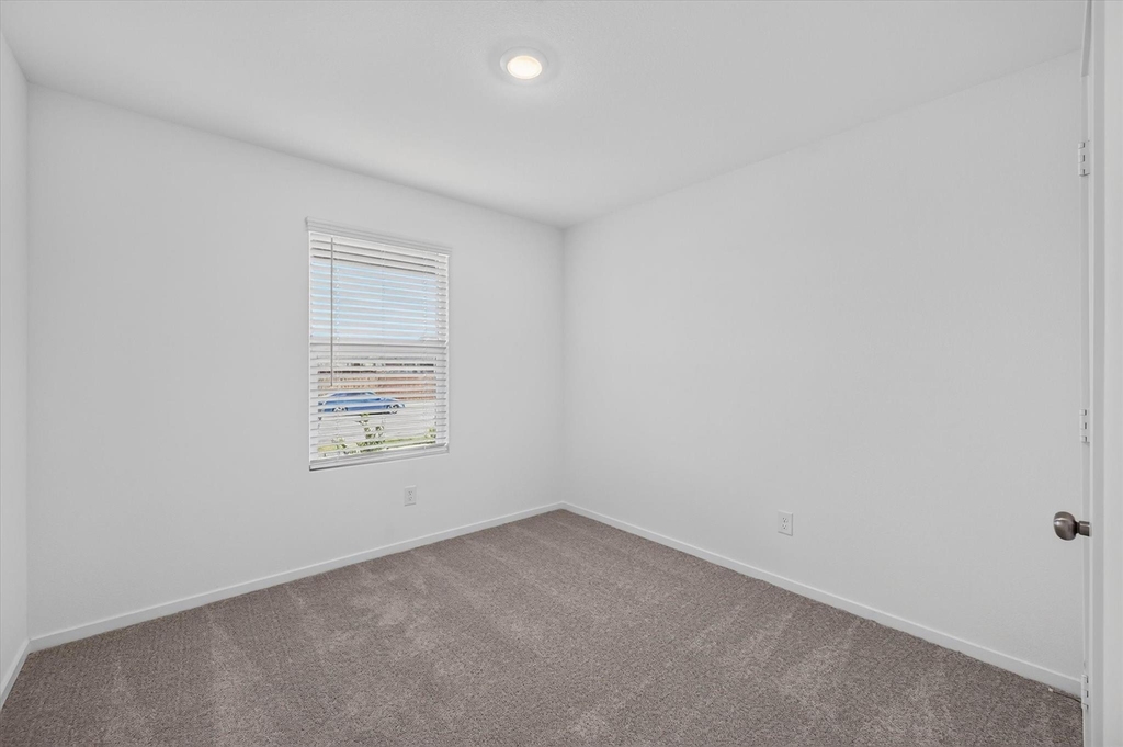 624 W Criner Street - Photo 13