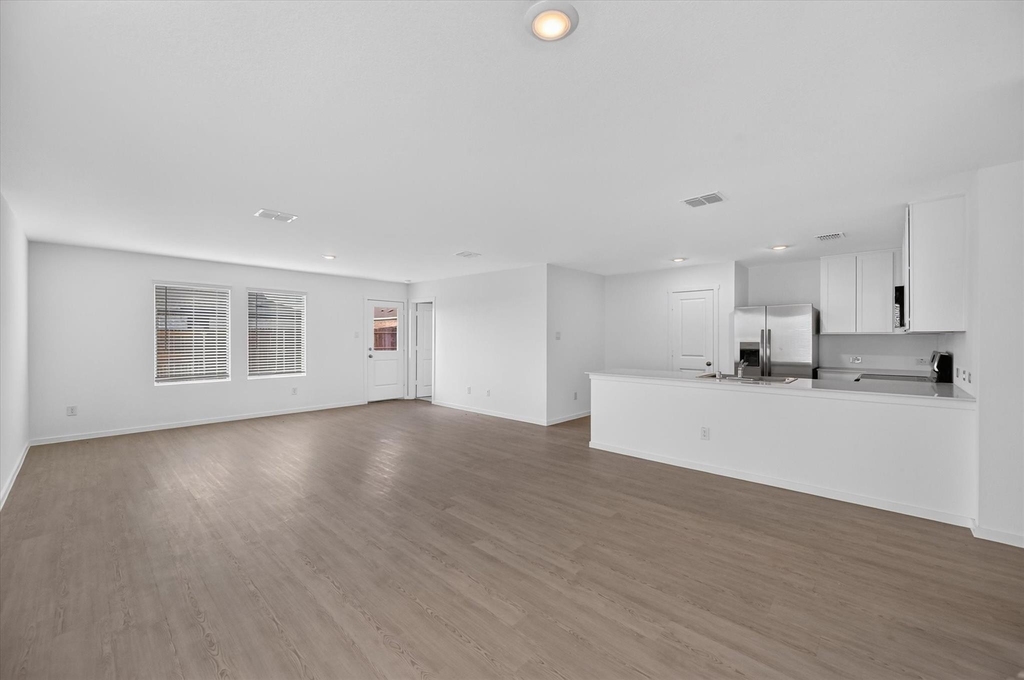 624 W Criner Street - Photo 2