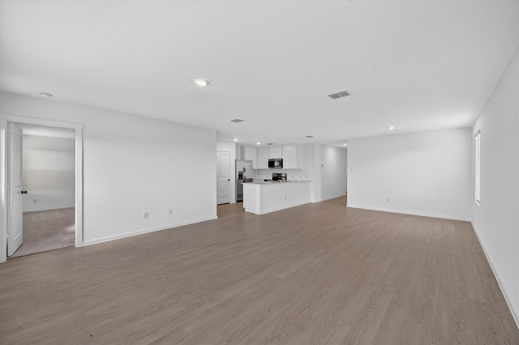 624 W Criner Street - Photo 1