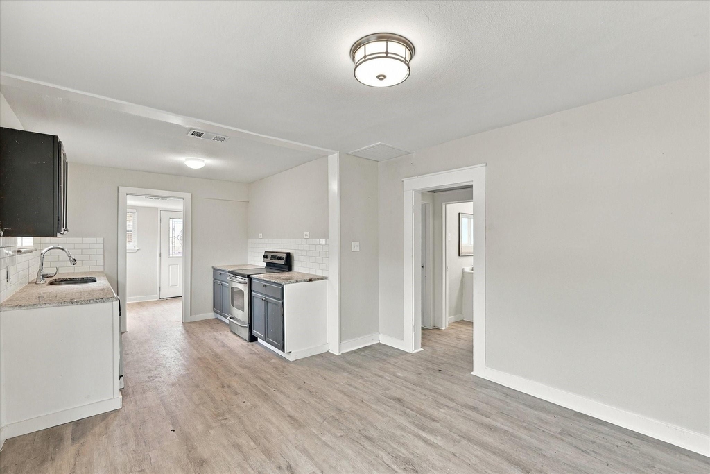 2842 Harlandale Avenue - Photo 5
