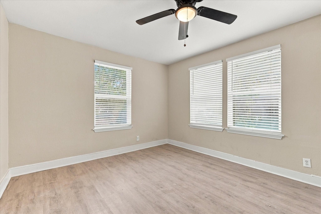 2842 Harlandale Avenue - Photo 11