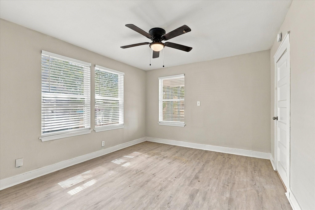 2842 Harlandale Avenue - Photo 4