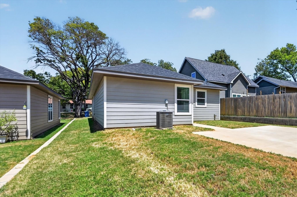 610 E Texas Street - Photo 23