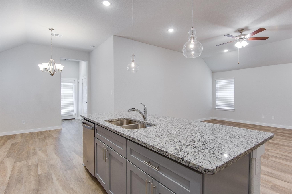 1716 Everitt Trail - Photo 3