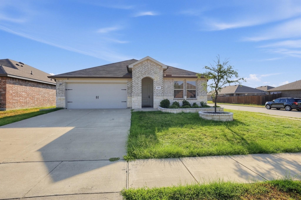 116 Sir Barton Lane - Photo 0