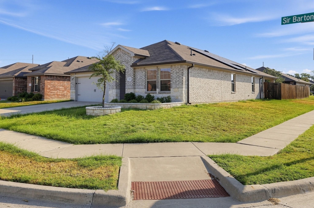 116 Sir Barton Lane - Photo 2