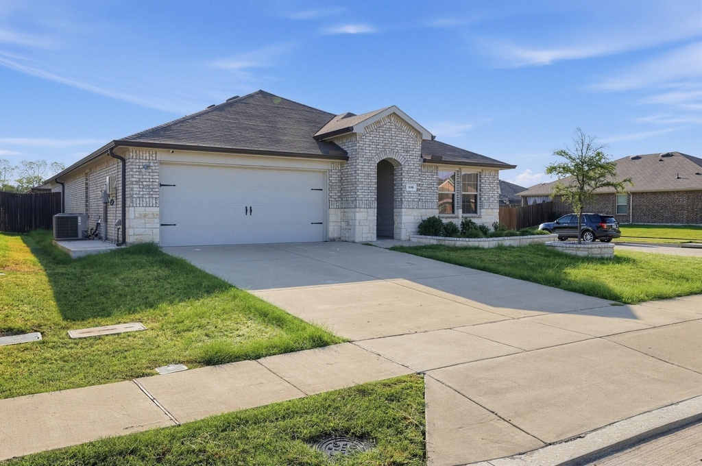 116 Sir Barton Lane - Photo 1