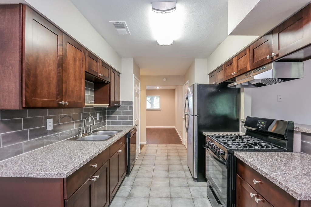7640 Ryanridge Drive - Photo 4