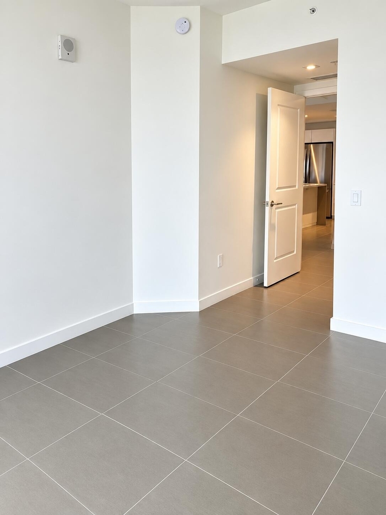 1600 Ne 1st Avenue - Photo 2