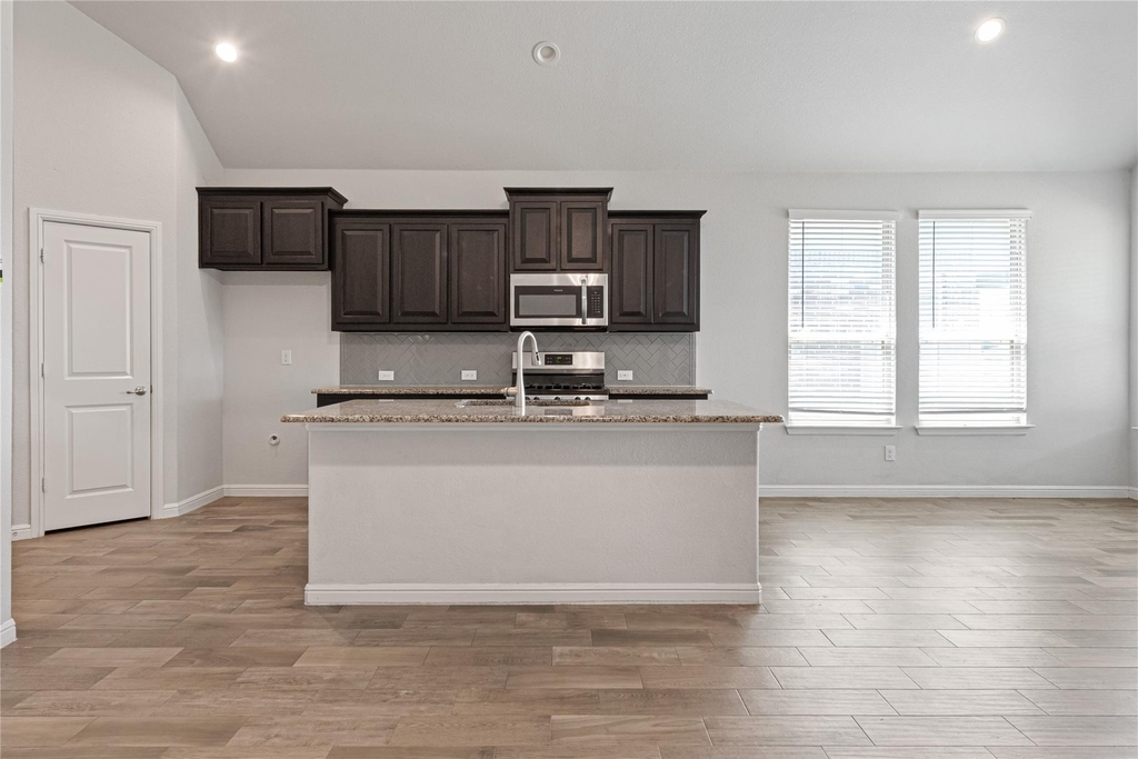 821 Falcon Road - Photo 3