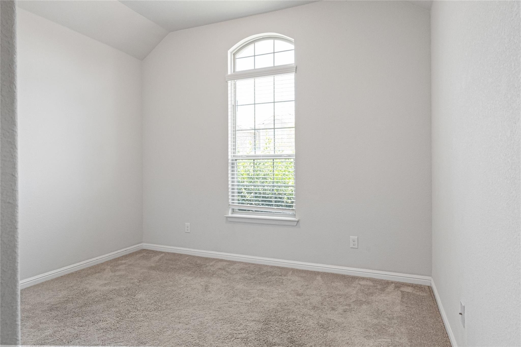 821 Falcon Road - Photo 18