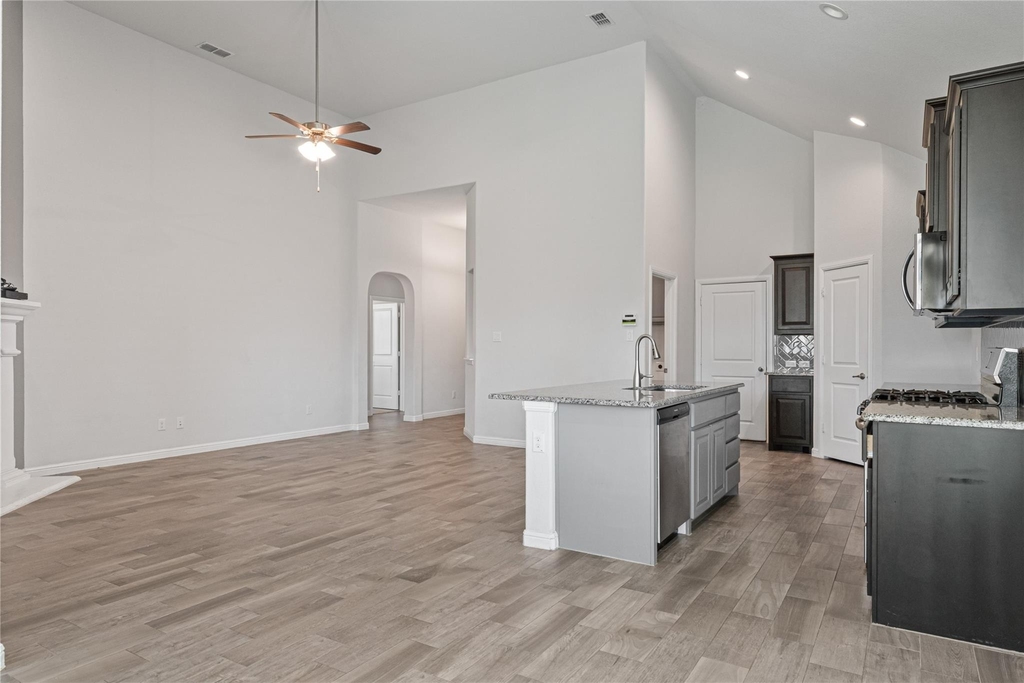 821 Falcon Road - Photo 4