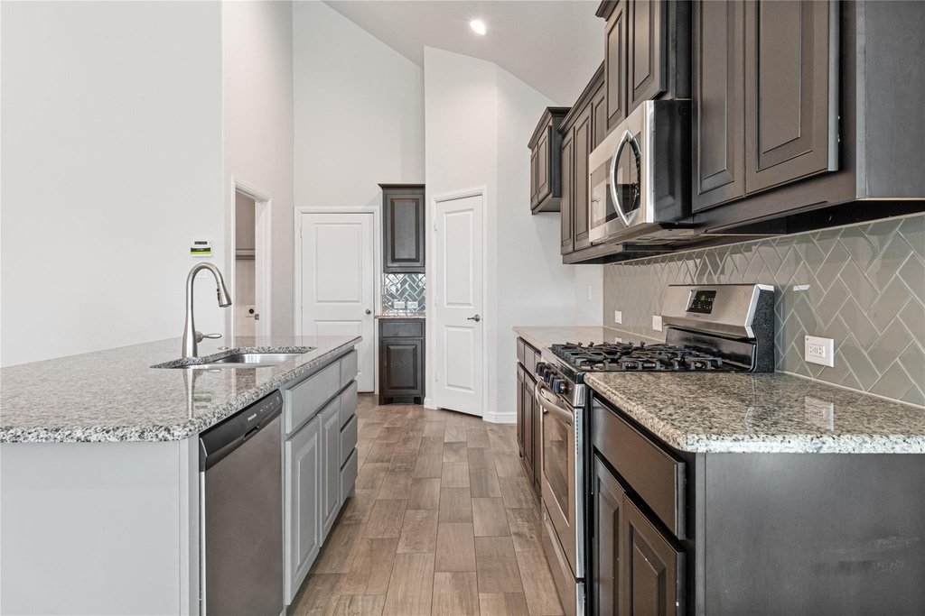 821 Falcon Road - Photo 6