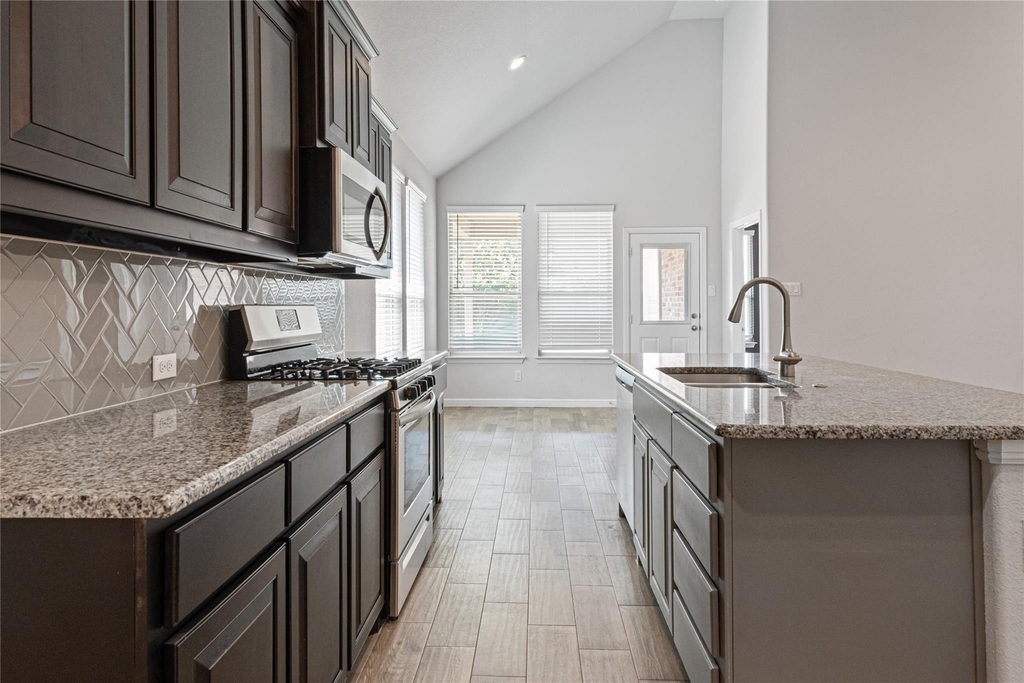 821 Falcon Road - Photo 7