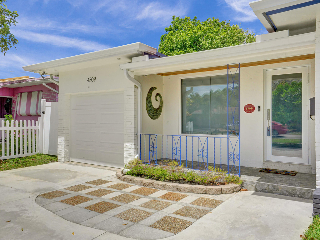 4309 Johnson Street - Photo 2