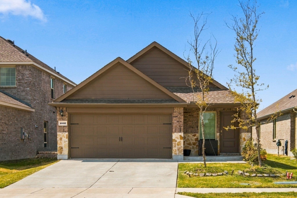 1602 Callaway Drive - Photo 0