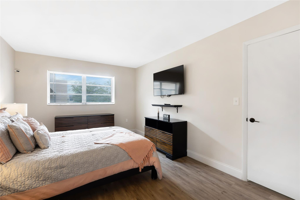 6091 Nw 61st Avenue - Photo 4