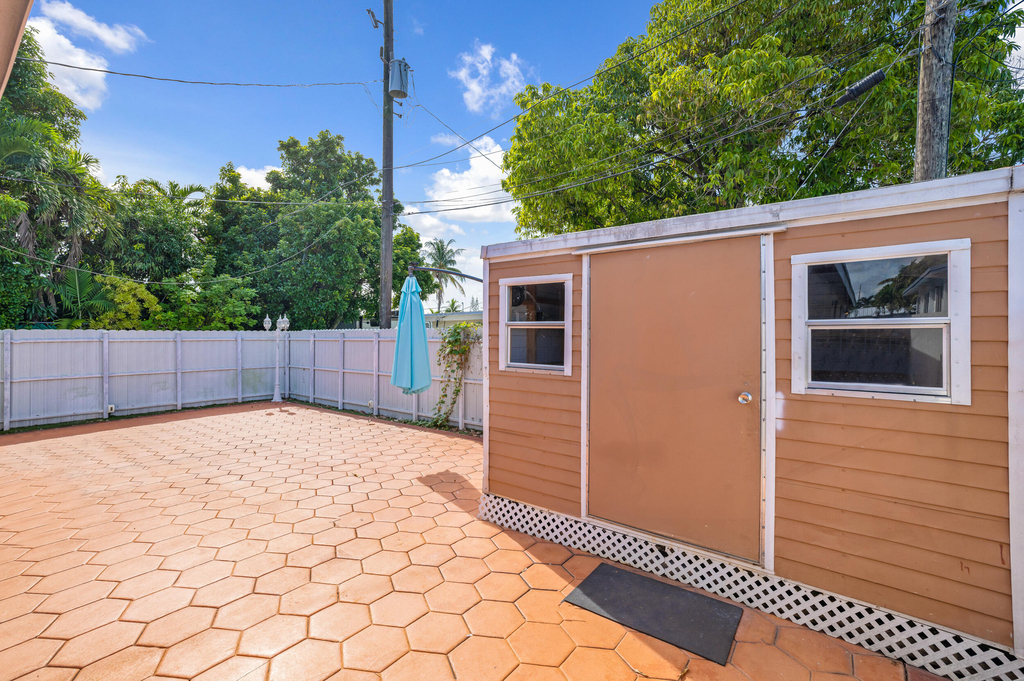 242 W 19th Street - Photo 18