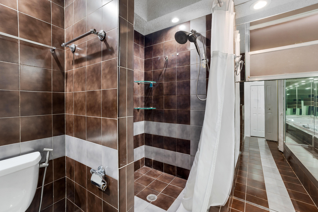242 W 19th Street - Photo 9