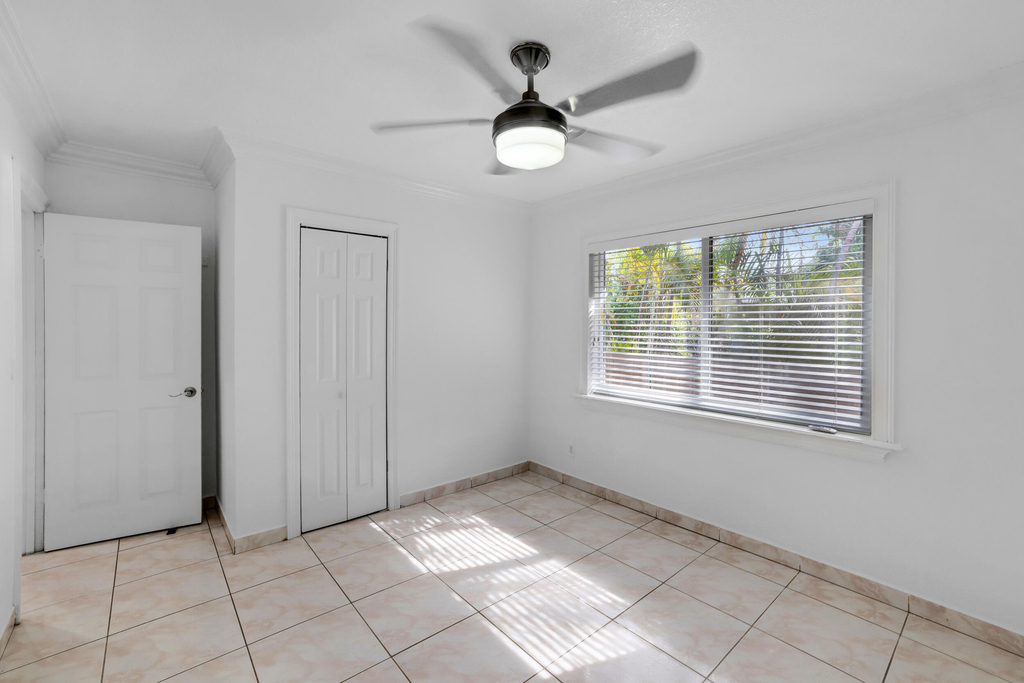 242 W 19th Street - Photo 6