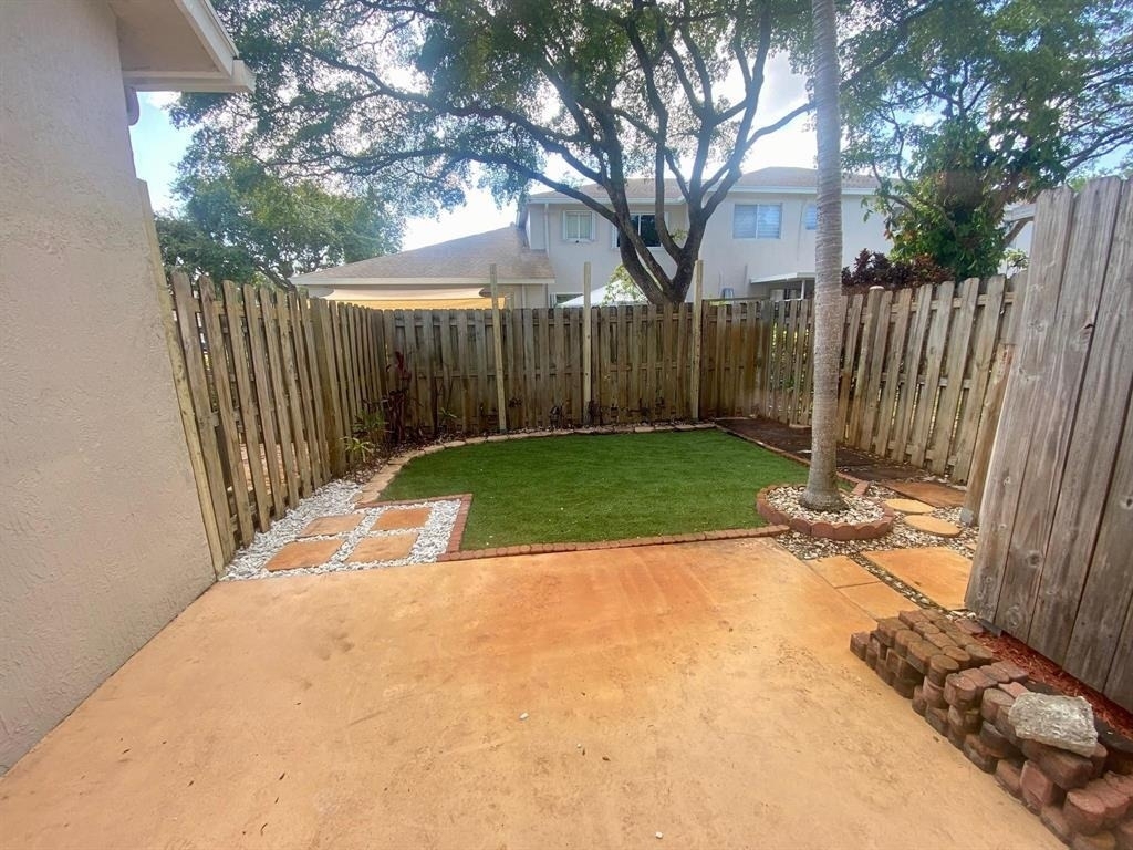 791 Nw 42nd Place - Photo 2