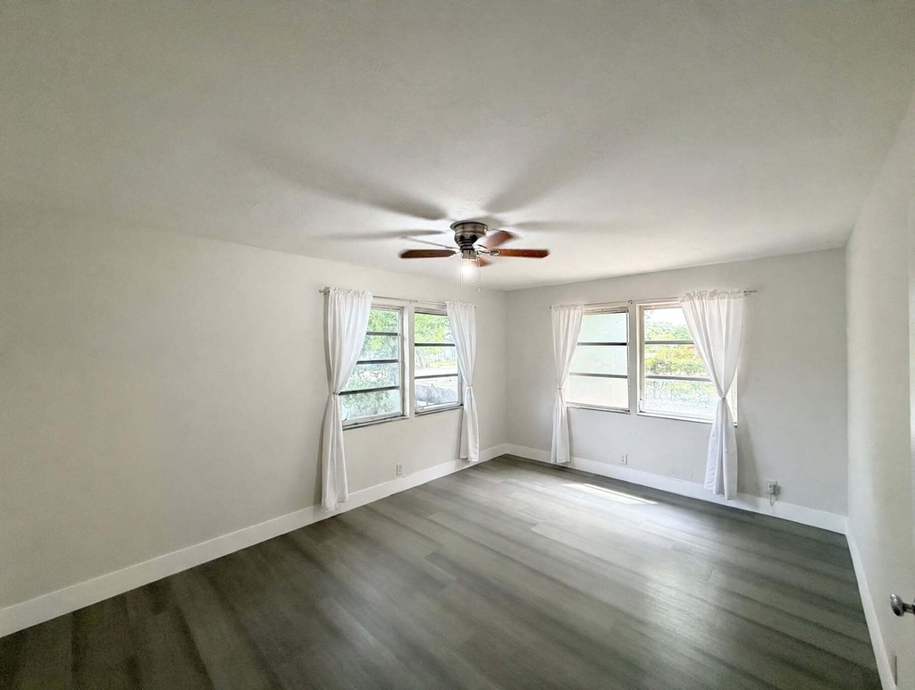 216 Nw 12th Court - Photo 18