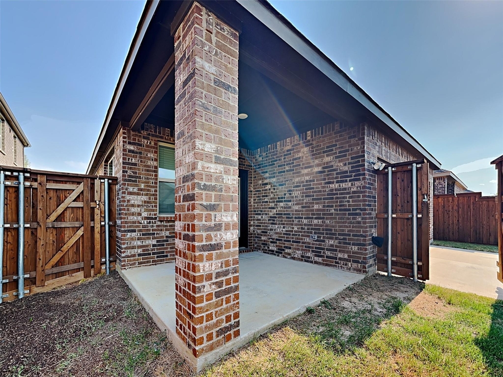 2337 Larimar Drive - Photo 14