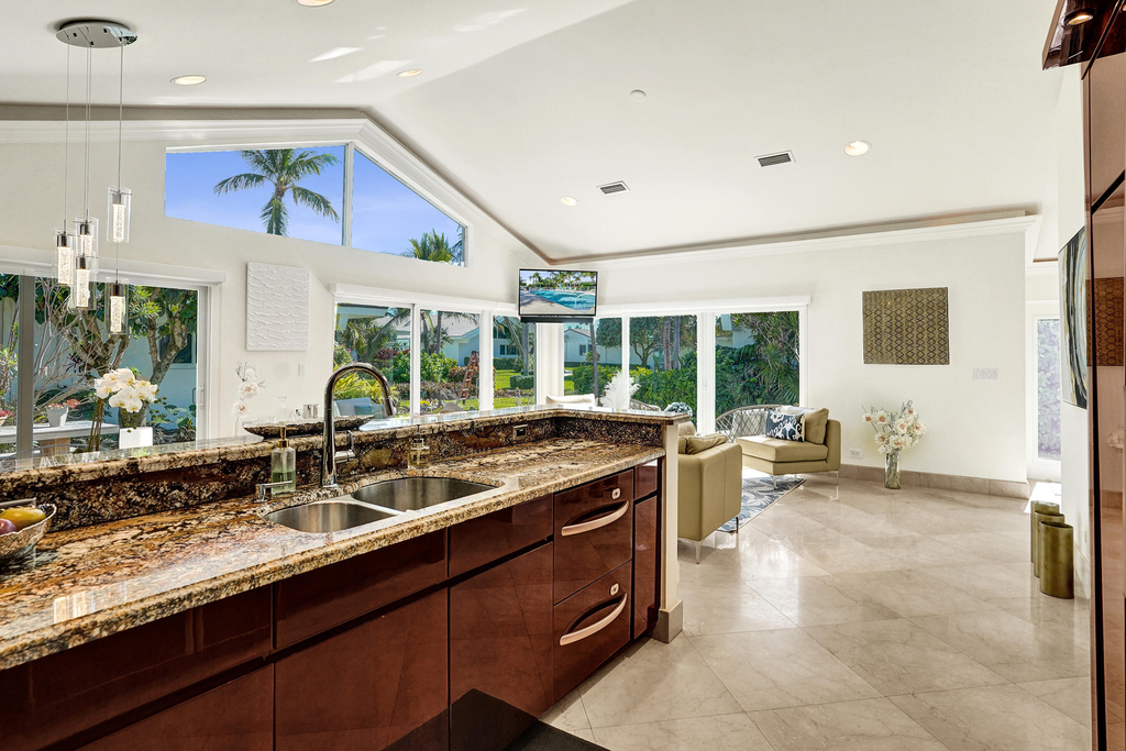 1212 Hillsboro Mile - Photo 6
