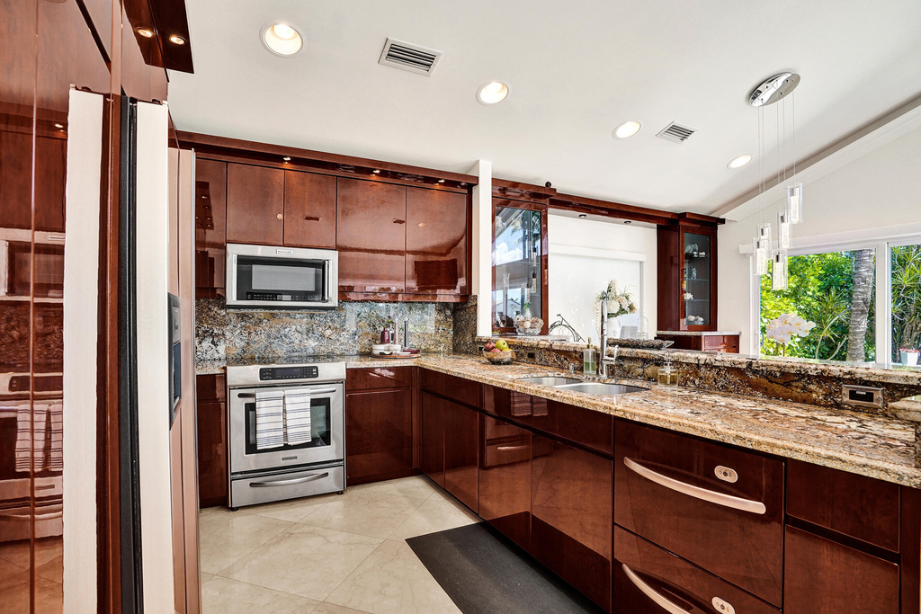 1212 Hillsboro Mile - Photo 5