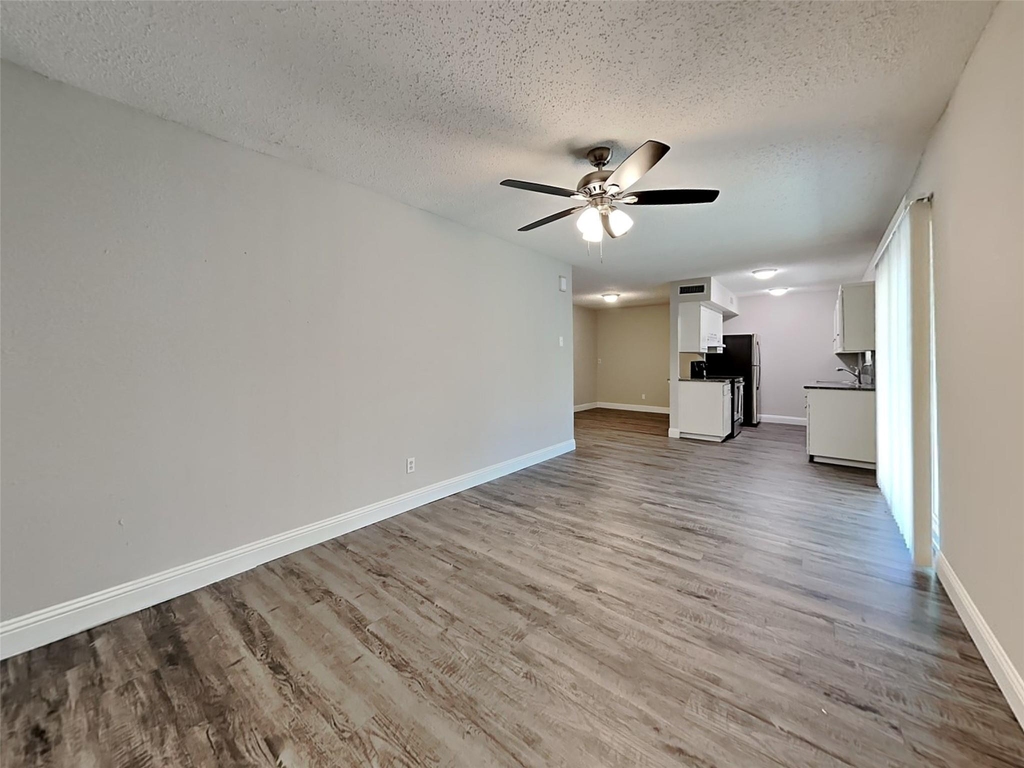 4015 Hartford Drive - Photo 2