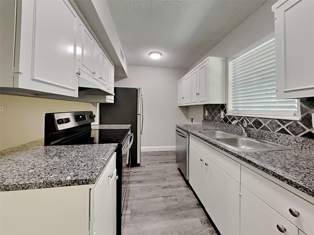 4015 Hartford Drive - Photo 3