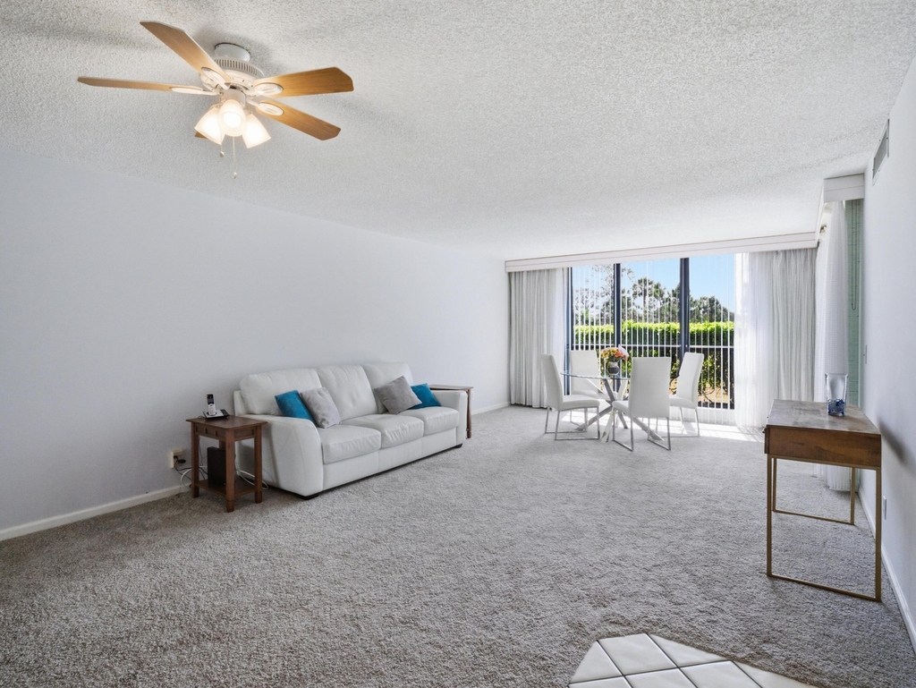 5390 Woodland Lakes Drive - Photo 3