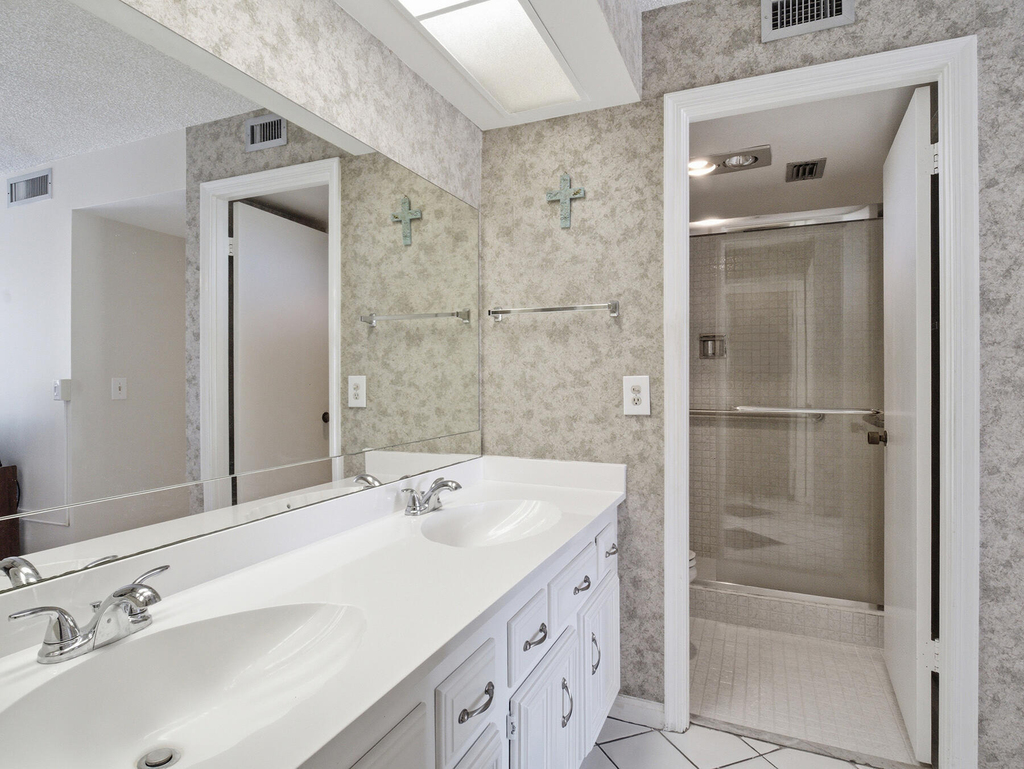 5390 Woodland Lakes Drive - Photo 7