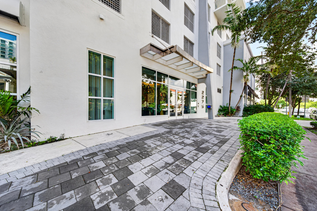 2275 Biscayne Boulevard - Photo 32