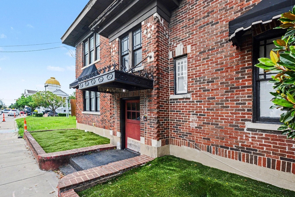 917 N Haskell Avenue - Photo 1