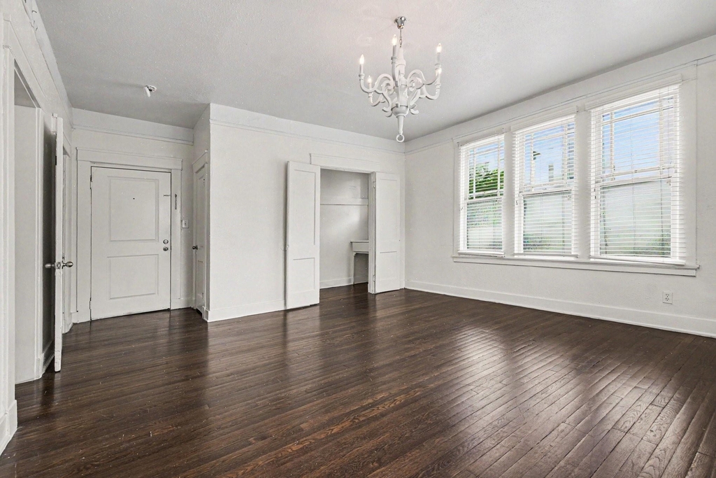 917 N Haskell Avenue - Photo 4