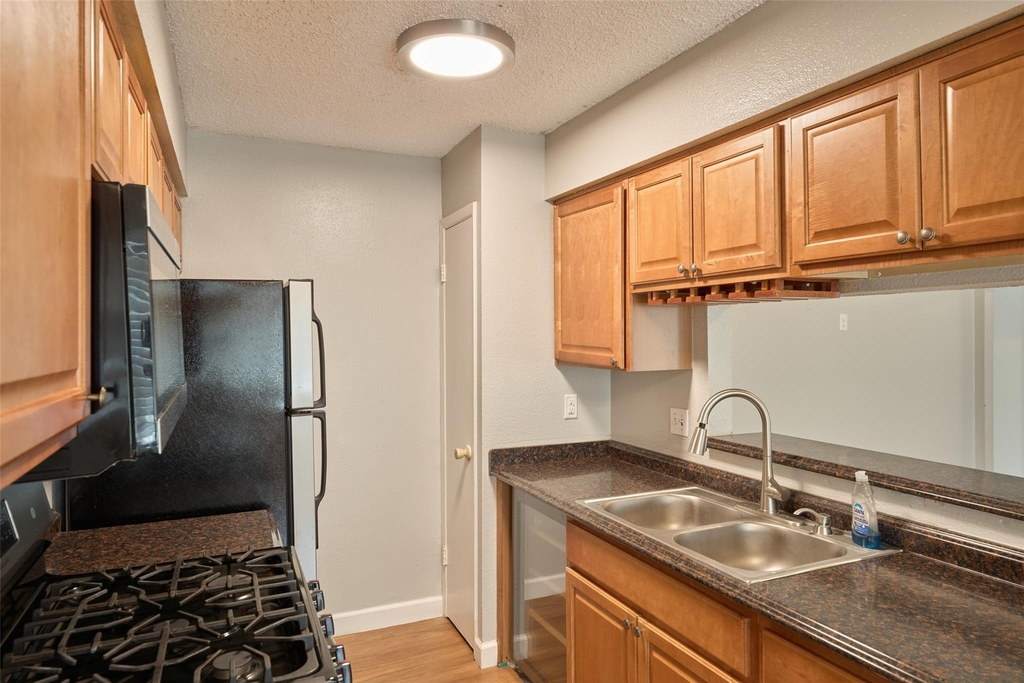 16151 Barbarossa Drive - Photo 8