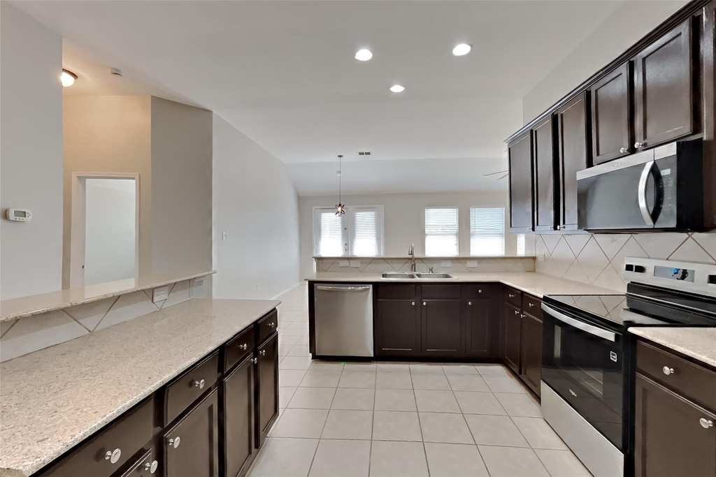 437 Sandy Creek Drive - Photo 5