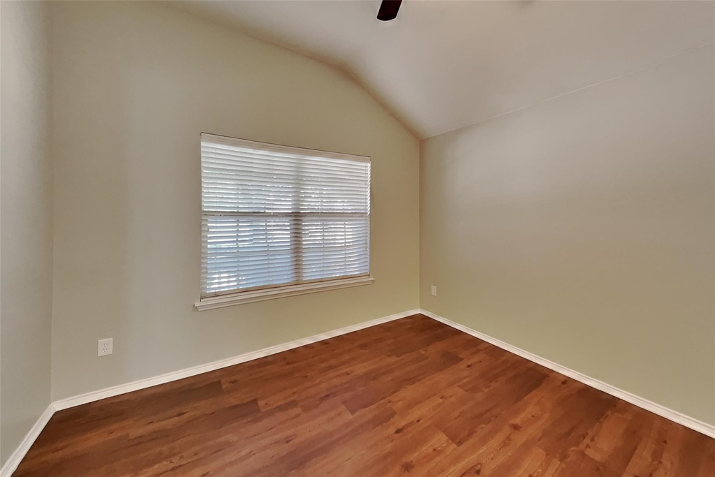437 Sandy Creek Drive - Photo 3