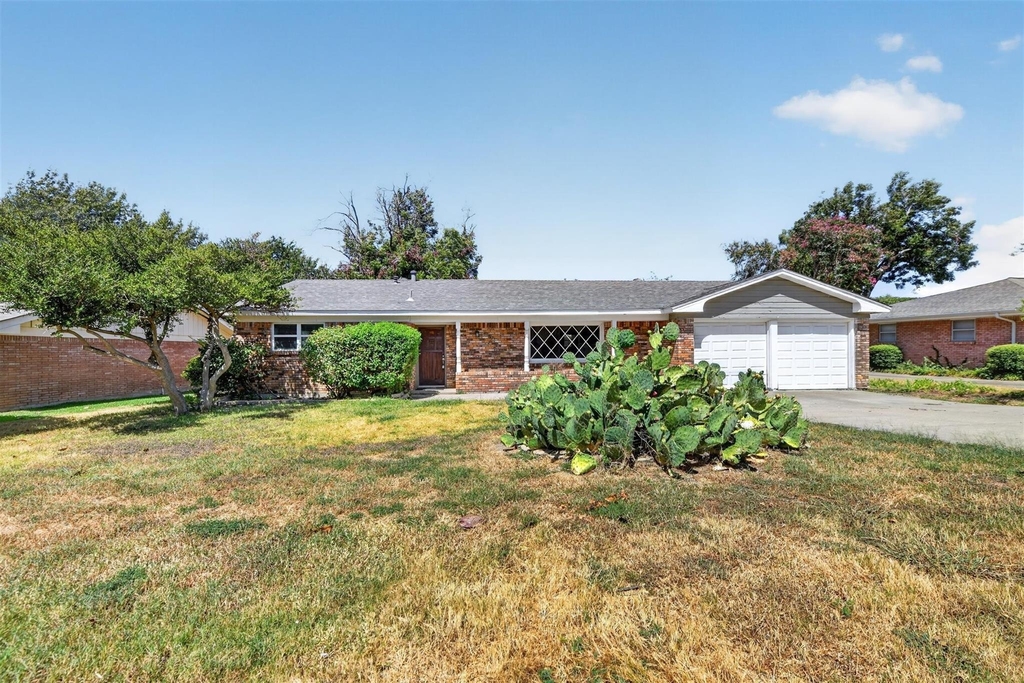 5900 Whitman Avenue - Photo 0