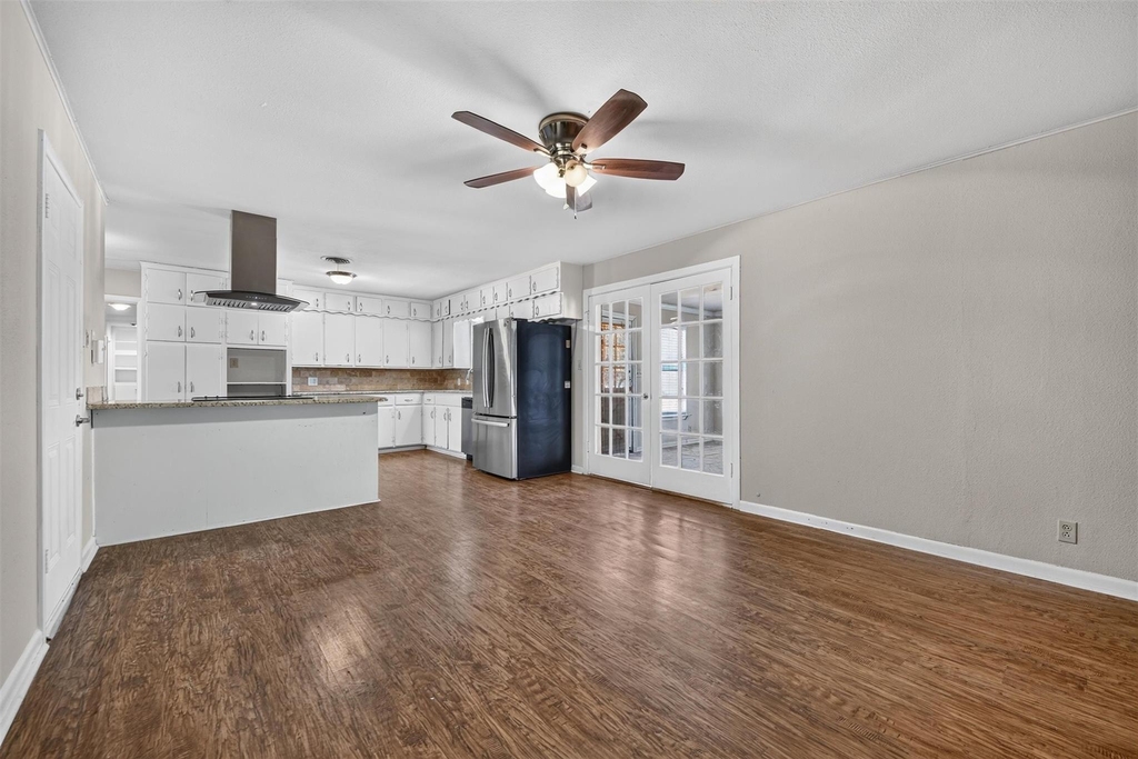 5900 Whitman Avenue - Photo 10