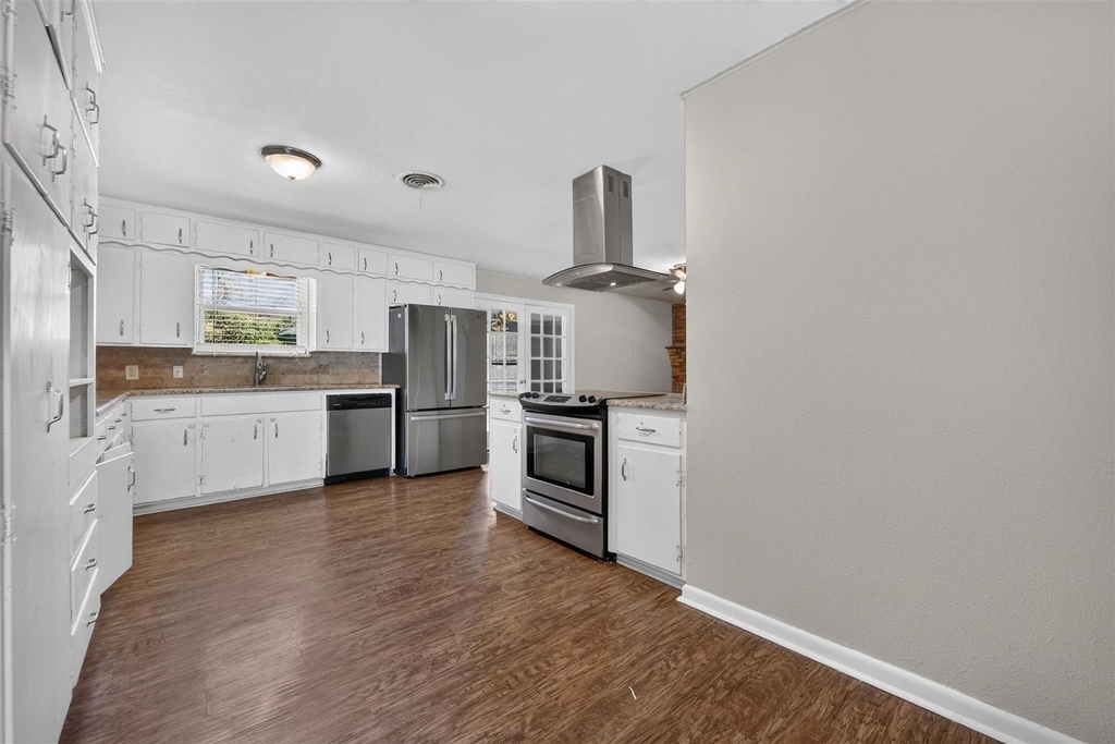 5900 Whitman Avenue - Photo 4