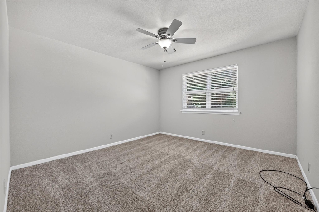 5900 Whitman Avenue - Photo 13