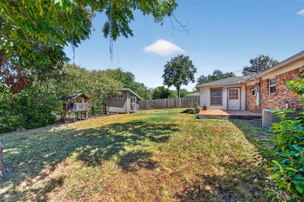 5900 Whitman Avenue - Photo 19