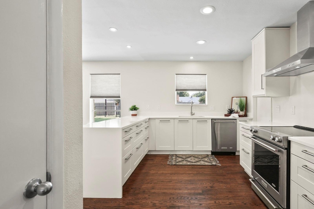 2422 Mockingbird Lane - Photo 13