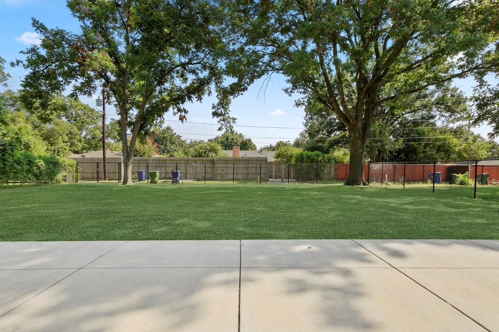 2422 Mockingbird Lane - Photo 32