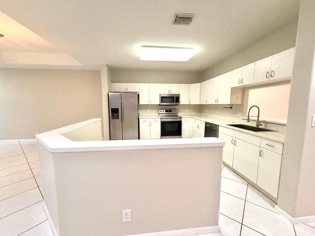 9678 Royal Palm Boulevard - Photo 4