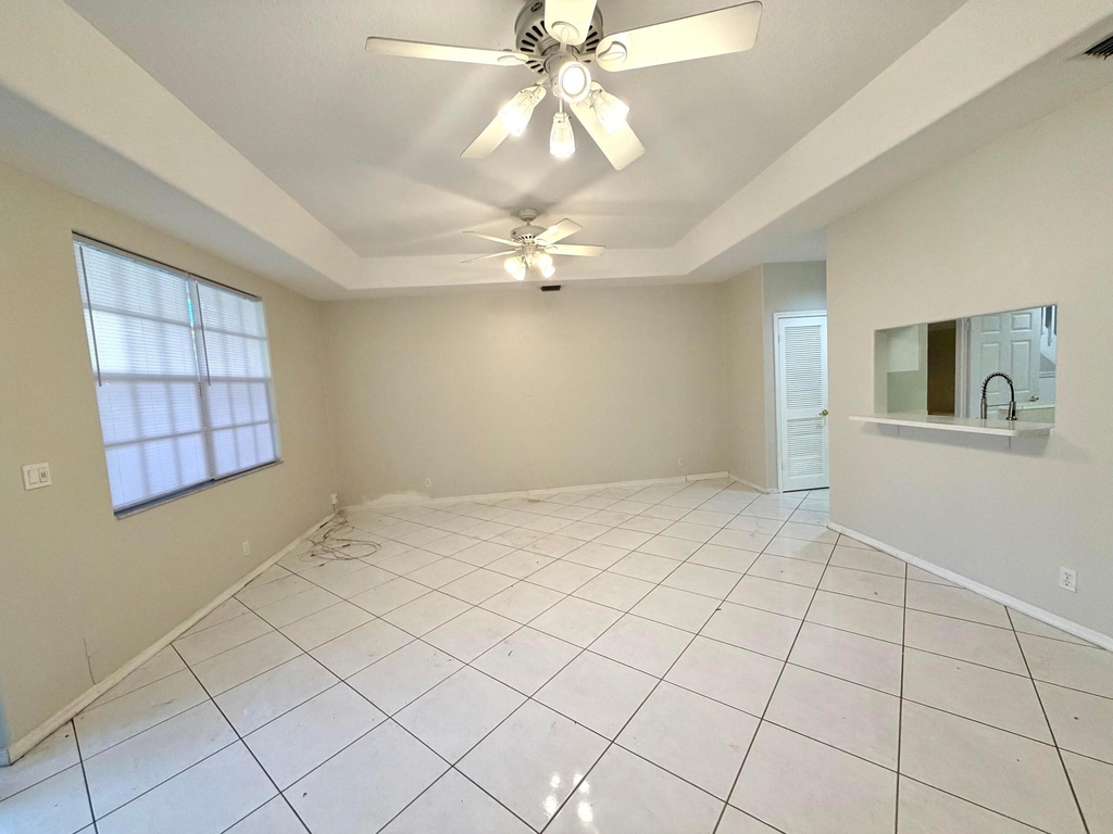 9678 Royal Palm Boulevard - Photo 2
